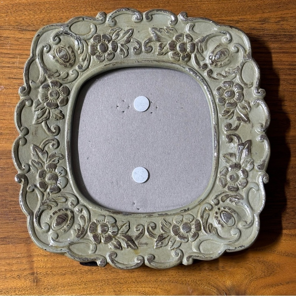 Cynthia Rowley New York distressed floral picture frame